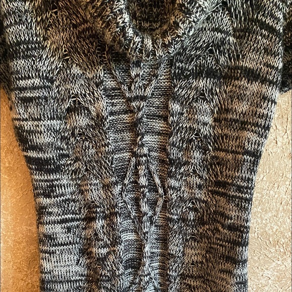 Black and White Textured Sweater - Picture 3 of 6